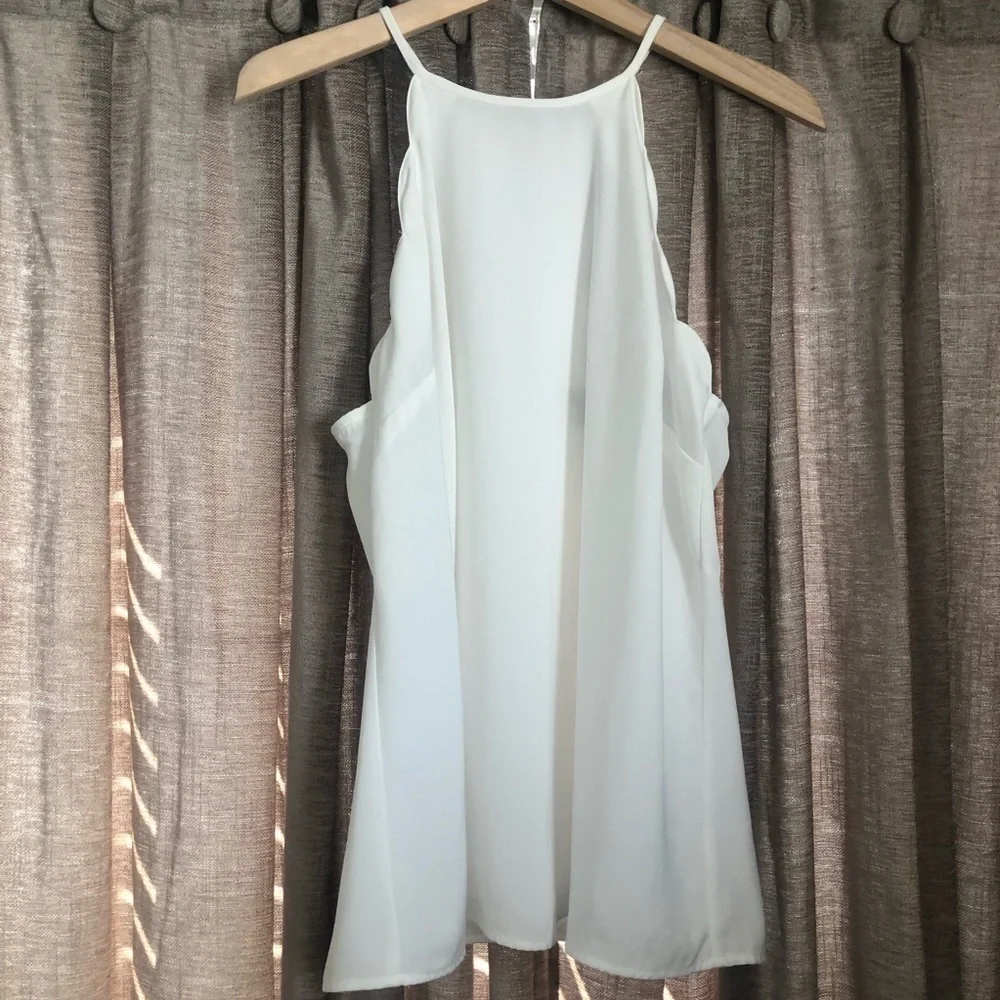 41 Hawthorn White Scalloped Racerback Tank Top